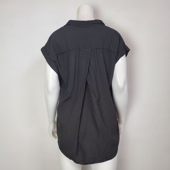 Jachs Girlfriend Black White Heart Button-Up Shirt - Picture 3 of 8